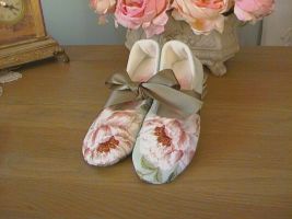 Handmade Poppy lounge shoes fully lined using thick soft cream fleece.
 Gift wrapped Price: &pound;24.68