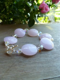 Beautiful pale pink glass and swarovski crystal bracelet.  7 light capturing swarovski crystals and 6 pale pink flat round glass beads.
Arrives Box and gift wrapped Price: &pound;25.85