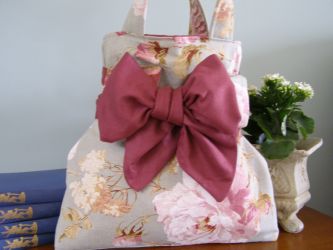 Our French & Floral Vintage Rose handbag is very sweet.... and made to an extremely high standard. Each bag has a thick French inner lining, a co-ordinating lining and an inside Agnes fabric pocket with our own French & Floral label. Every bag has a detachable bow to the front and is finished off perfectly. Our Vintage Rose handbag stands on its own - you will not be disappointed! 
 Price: &pound;34.66